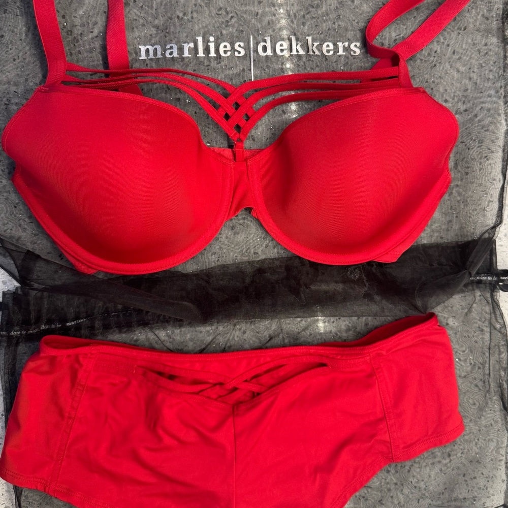 Luxury Marlies Dekkers lingerie set in original pouch.